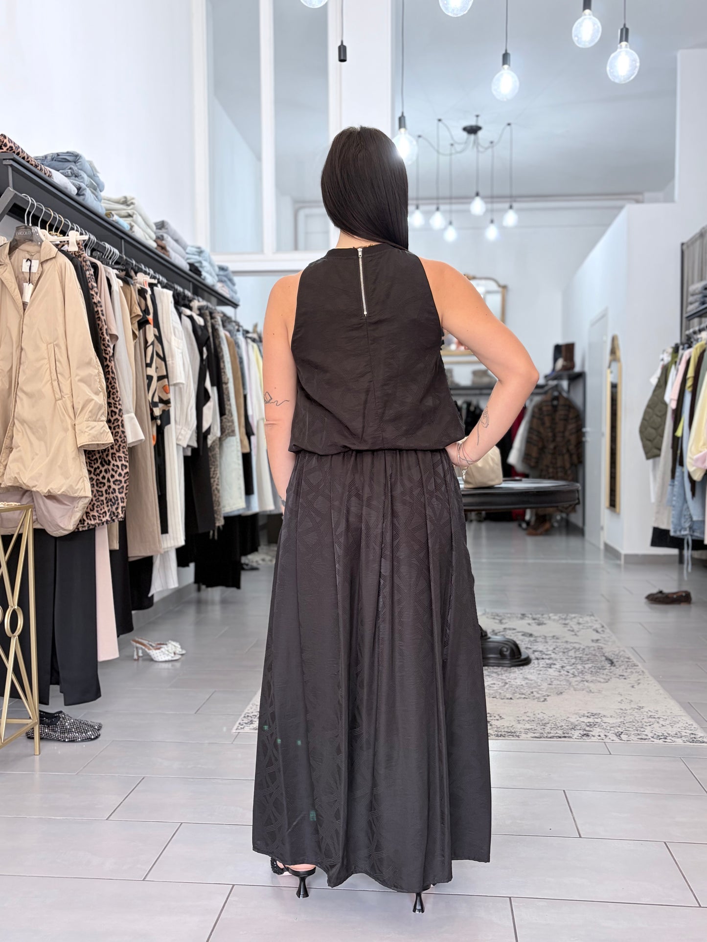 Gonna nera in satin fantasia tono su tono Eleh