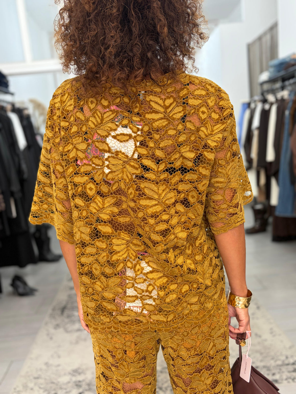 Maglia over in pizzo colore giallo senape