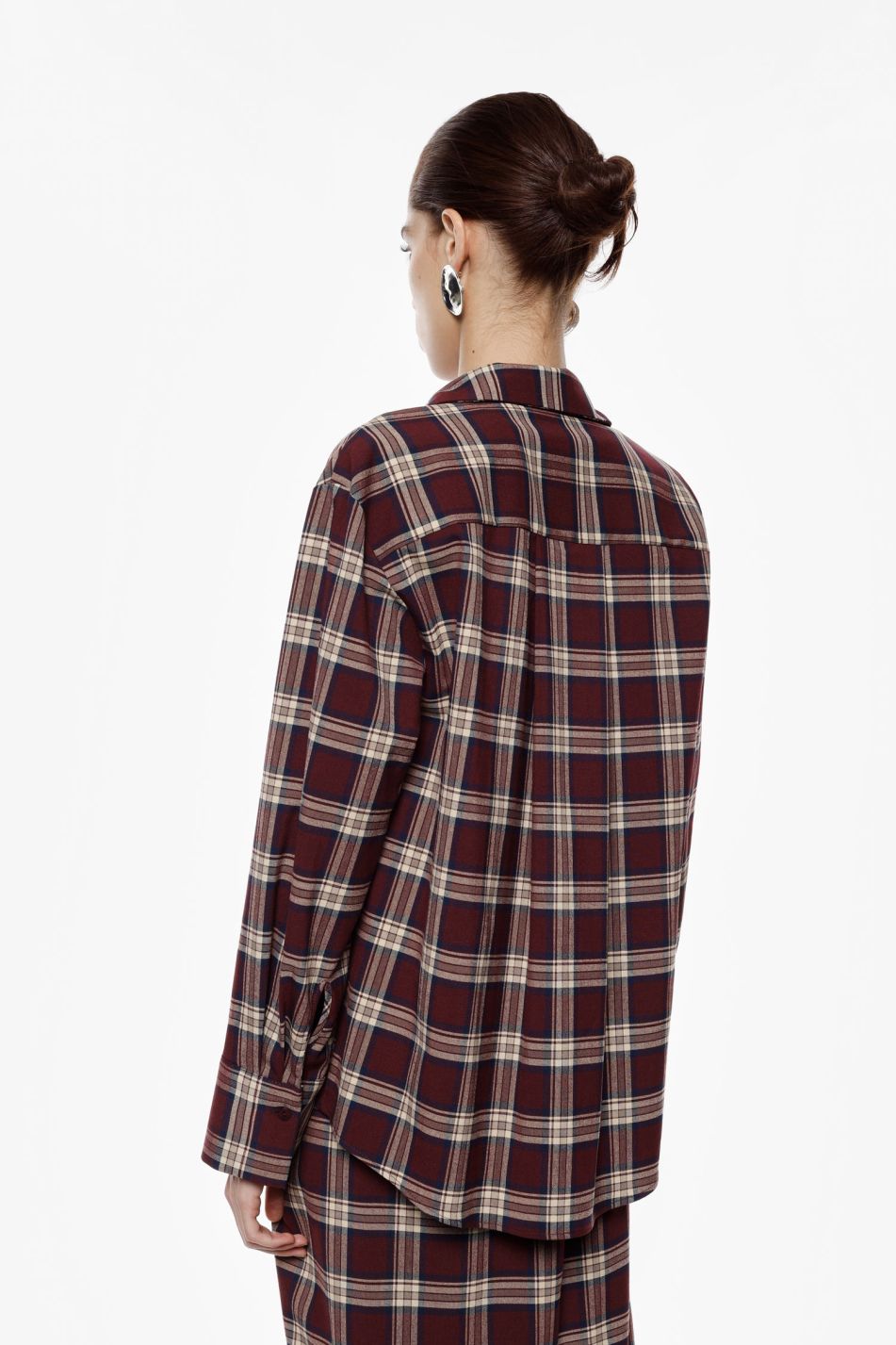 CAMICIA A QUADRI CON RICAMI FLOREALI APPLICATI