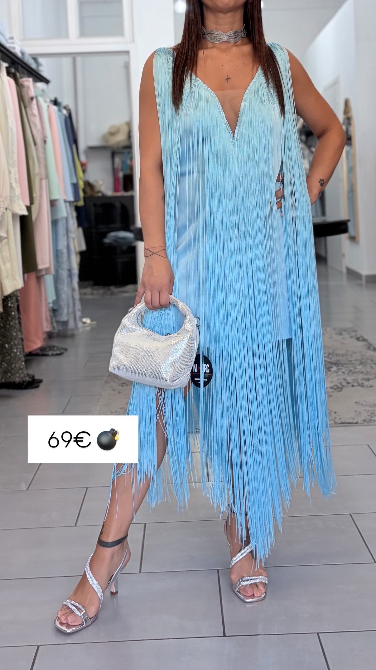 Abito elegante con frange celeste