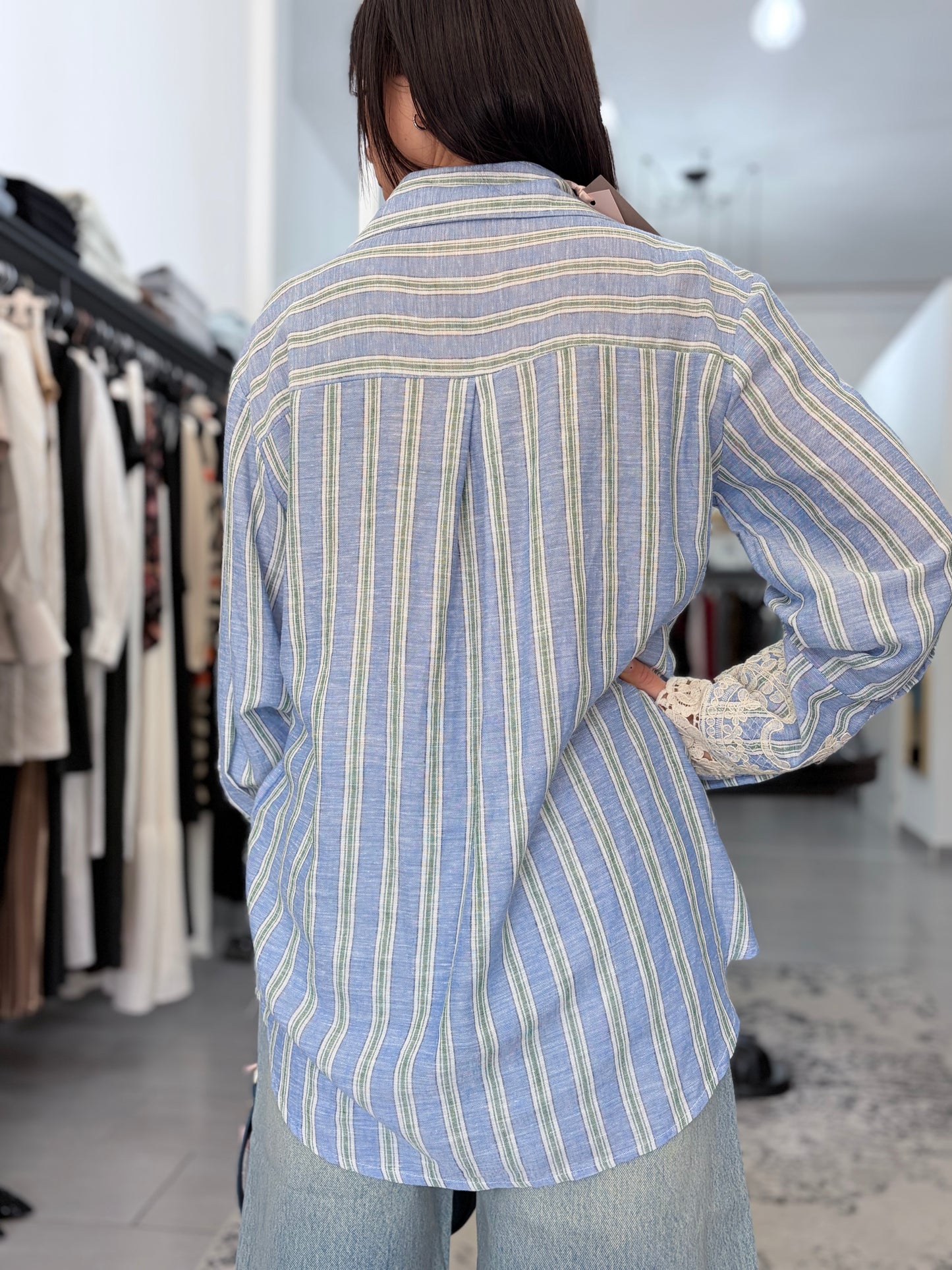 Camicia a righe con ricamo in pizzo