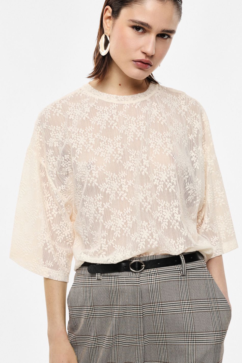 TOP IN PIZZO FLOREALE CON MANICHE A 3/4