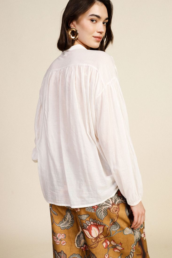 Camicia con nodo frontale e collo alla coreana