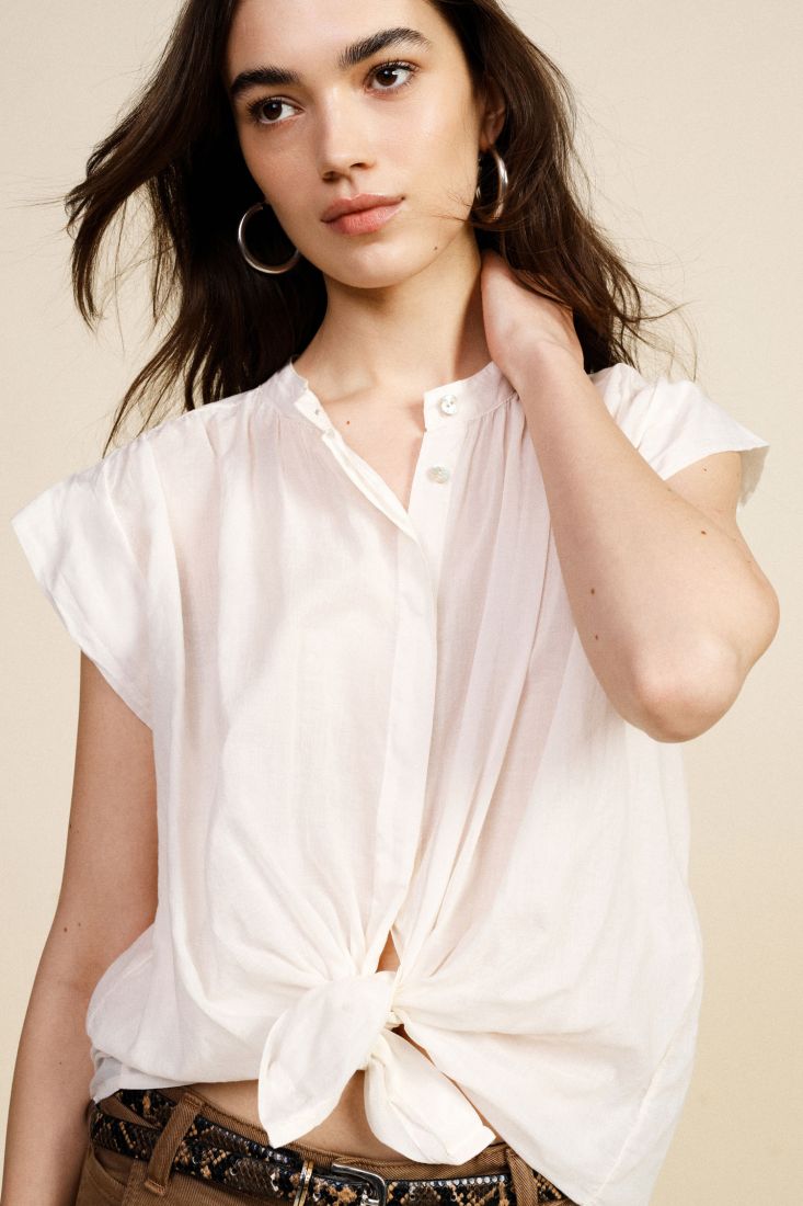 Camicia corta con nodo frontale e maniche corte