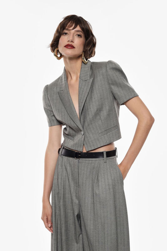 BLAZER CORTO CON MANICHE CORTE